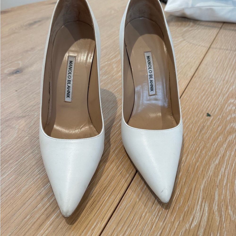 Manolo Blahnik White Pointed Toe Pumps